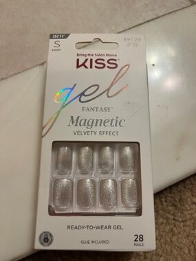 Kiss Gel Fantasy Magnetic Ready-to-Wear Nails - Silver Sparkle